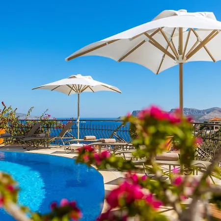Hill House Adult Only Otel 4*