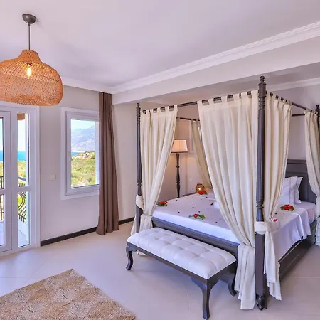 Hill House Adult Only Otel 4*
